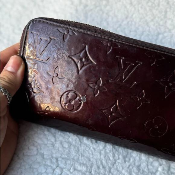 AUTHENTIC Burgundy Vernis Zippy Louis Vuitton Wallet - Picture 14 of 16